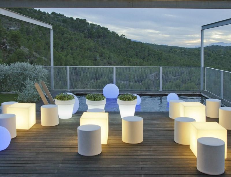 Lampa ogrodowa CUBY 32 SOLAR biała - LED, sterowanie pilotem