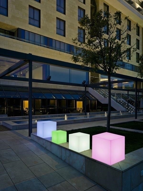 Lampa ogrodowa CUBY 45 SOLAR biała - LED, sterowanie pilotem